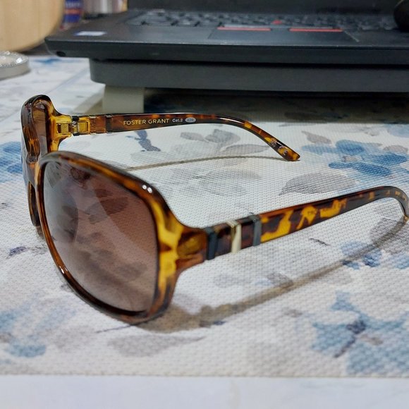 Foster Grant Leopard Print Cat 2 Sunglasses - Picture 8 of 9